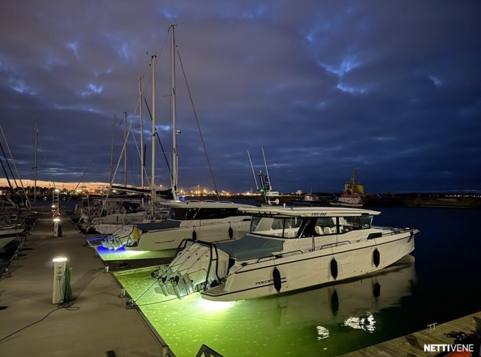 Axopar 45 XC Cross Cabin